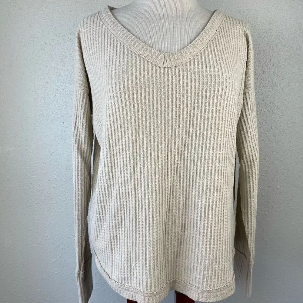 Hollister Long Sleeve Beige V-Neck Shirt Size S EUC